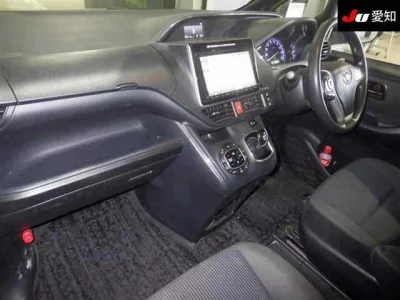 Toyota VOXY  с аукциона в Японии