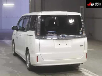 Toyota VOXY  с аукциона в Японии