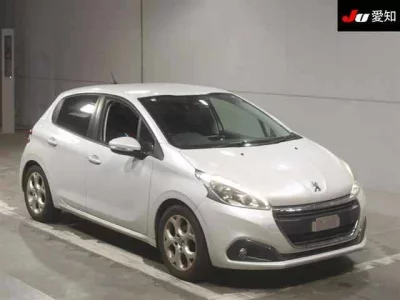 Peugeot 208  с аукциона в Японии