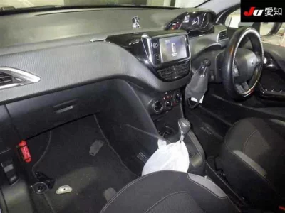 Peugeot 208  с аукциона в Японии