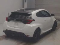 Toyota YARIS лот № 9 оценка R  с аукциона в Японии 1