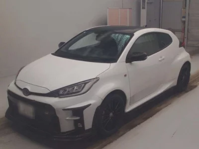 Toyota YARIS  с аукциона в Японии