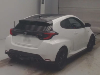 Toyota YARIS  с аукциона в Японии