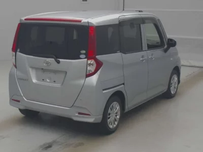 Toyota ROOMY  с аукциона в Японии