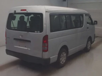 Toyota HIACE  с аукциона в Японии