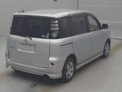 Toyota SIENTA  с аукциона в Японии