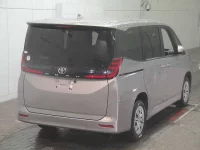 Toyota NOAH лот № 2092 оценка 4  с аукциона в Японии 3