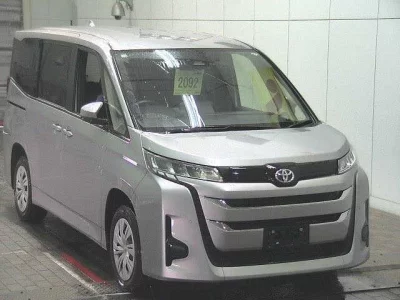 Toyota NOAH  с аукциона в Японии