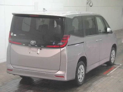 Toyota NOAH  с аукциона в Японии