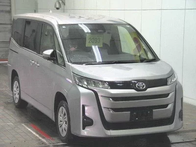Toyota NOAH  с аукциона в Японии