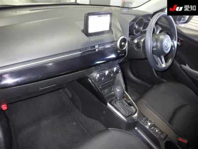 Mazda MAZDA2  с аукциона в Японии