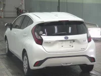 Toyota AQUA лот № 2095 оценка 4  с аукциона в Японии 1