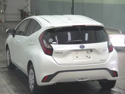 Toyota AQUA  с аукциона в Японии