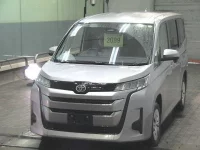 Toyota NOAH лот № 2099 оценка 4  с аукциона в Японии 2