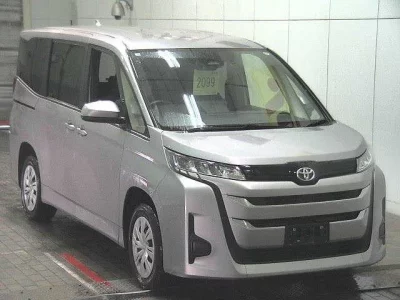 Toyota NOAH  с аукциона в Японии
