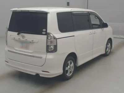 Toyota VOXY  с аукциона в Японии