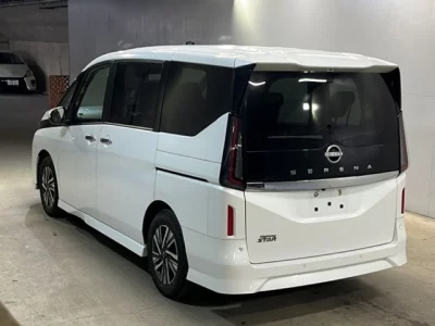 Nissan SERENA  с аукциона в Японии