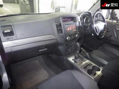 Mitsubishi PAJERO  с аукциона в Японии