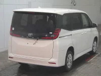 Toyota NOAH лот № 2102 оценка 3.5  с аукциона в Японии 3