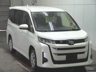 Toyota NOAH  с аукциона в Японии
