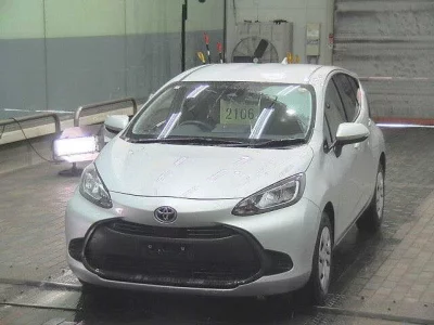 Toyota AQUA  с аукциона в Японии