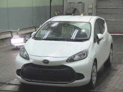 Toyota AQUA  с аукциона в Японии