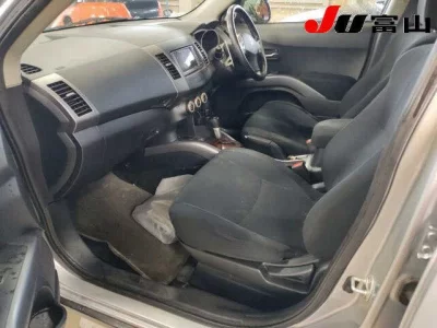 Mitsubishi OUTLANDER  с аукциона в Японии