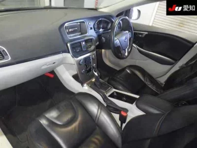 Volvo V40  с аукциона в Японии