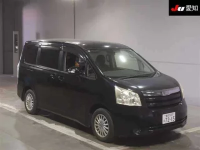 Toyota NOAH  с аукциона в Японии