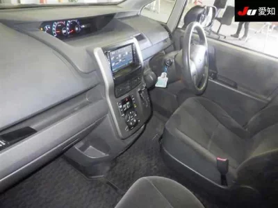 Toyota NOAH  с аукциона в Японии