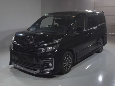 Toyota VOXY  с аукциона в Японии