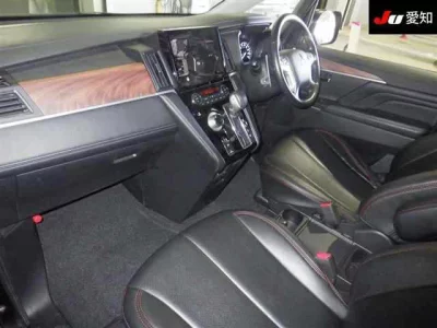 Mitsubishi DELICA D5