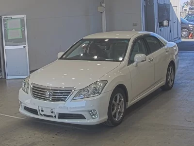 Toyota CROWN  с аукциона в Японии