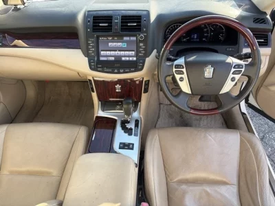 Toyota CROWN  с аукциона в Японии