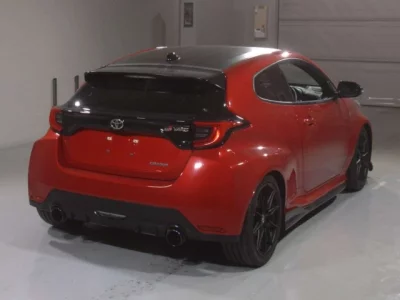 Toyota YARIS  с аукциона в Японии