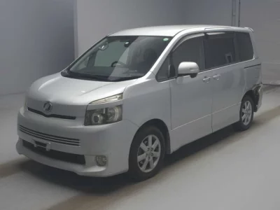 Toyota VOXY  с аукциона в Японии