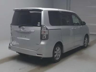 Toyota VOXY  с аукциона в Японии