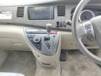 Toyota ISIS лот № 2172 оценка R  с аукциона в Японии 4