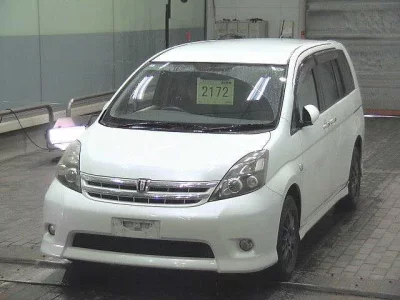 Toyota ISIS  с аукциона в Японии