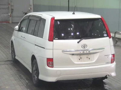 Toyota ISIS  с аукциона в Японии