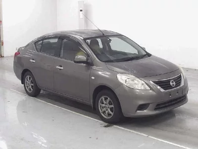 Nissan LATIO  с аукциона в Японии