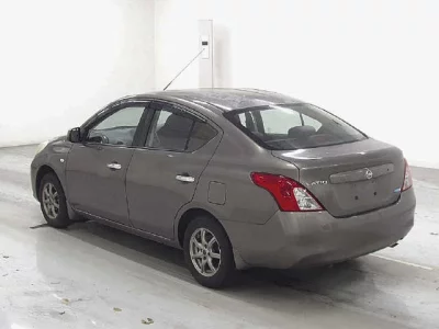 Nissan LATIO  с аукциона в Японии