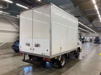 Toyota DYNA  с аукциона в Японии