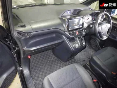 Toyota NOAH  с аукциона в Японии