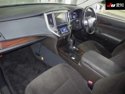 Toyota CROWN  с аукциона в Японии