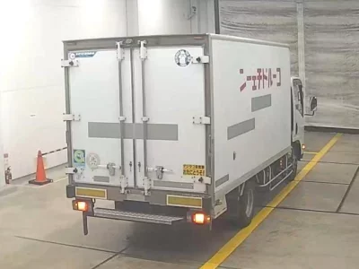 Isuzu ELF  с аукциона в Японии