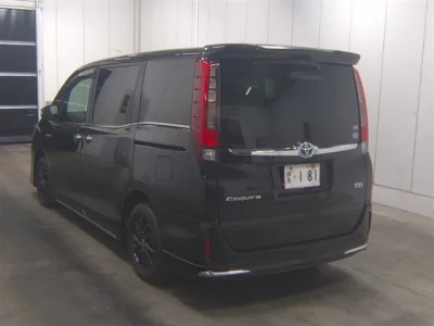 Toyota ESQUIRE  с аукциона в Японии