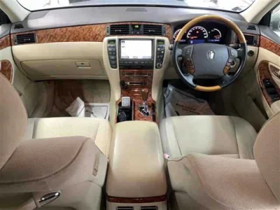 Toyota CROWN  с аукциона в Японии