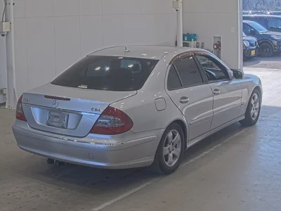 Mercedes-Benz E CLASS  с аукциона в Японии