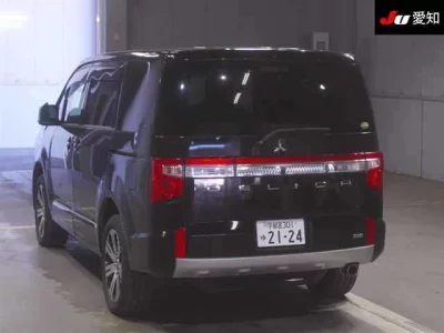 Mitsubishi DELICA D5